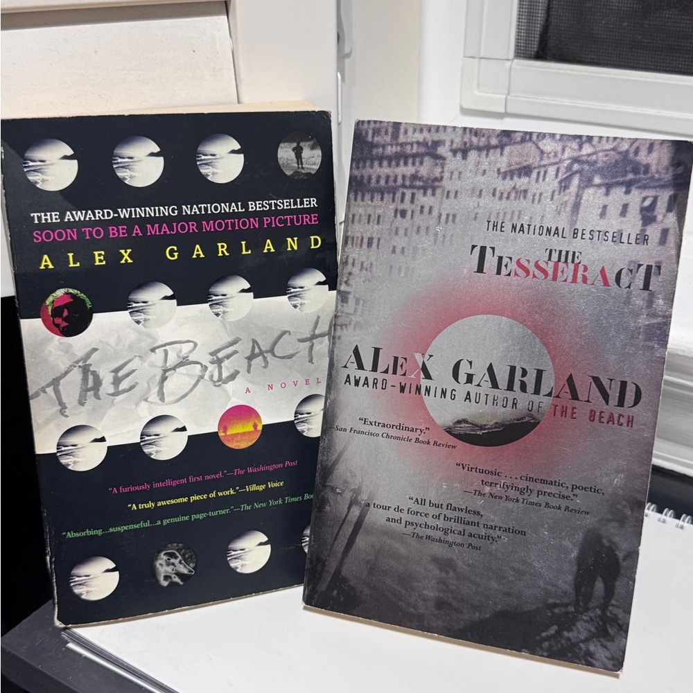 📚🌴 Best Selling Alex Garland Book Bundle — The Beach & The Tesseract 🌴📚